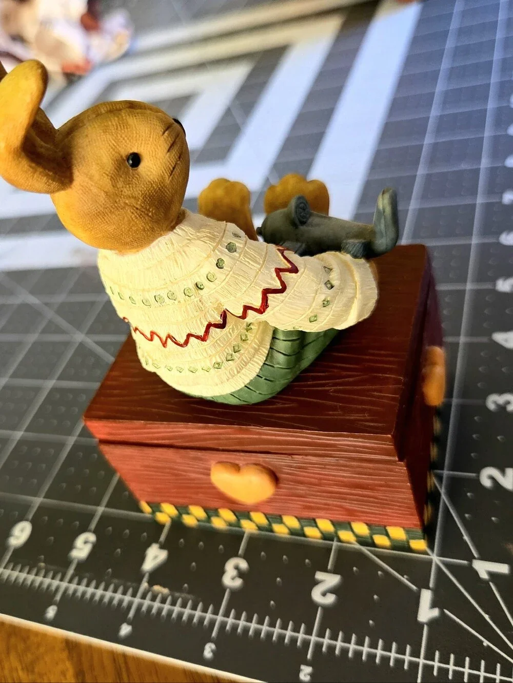 Vintage House of Lloyd Benjamin Bunny w/ Airplane – Mid-1990s Resin Keepsake